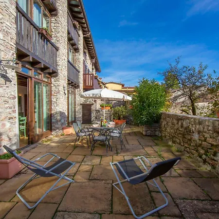 Apartment Liano Ginestra -terrace & Parking - Happy *